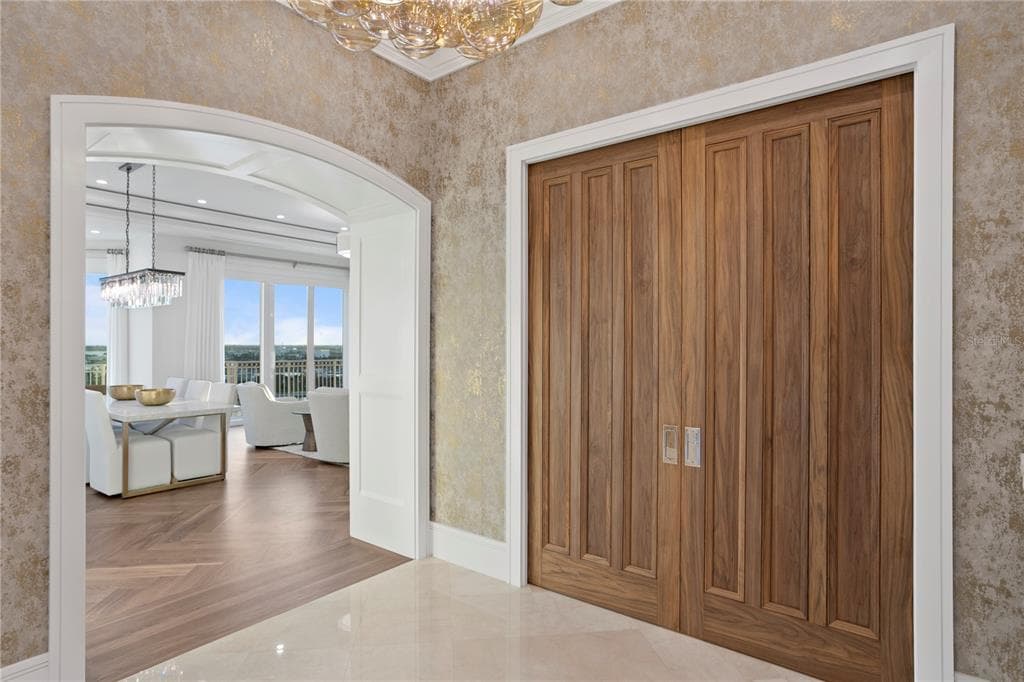 555 5TH AVENUE NE UNIT 1302