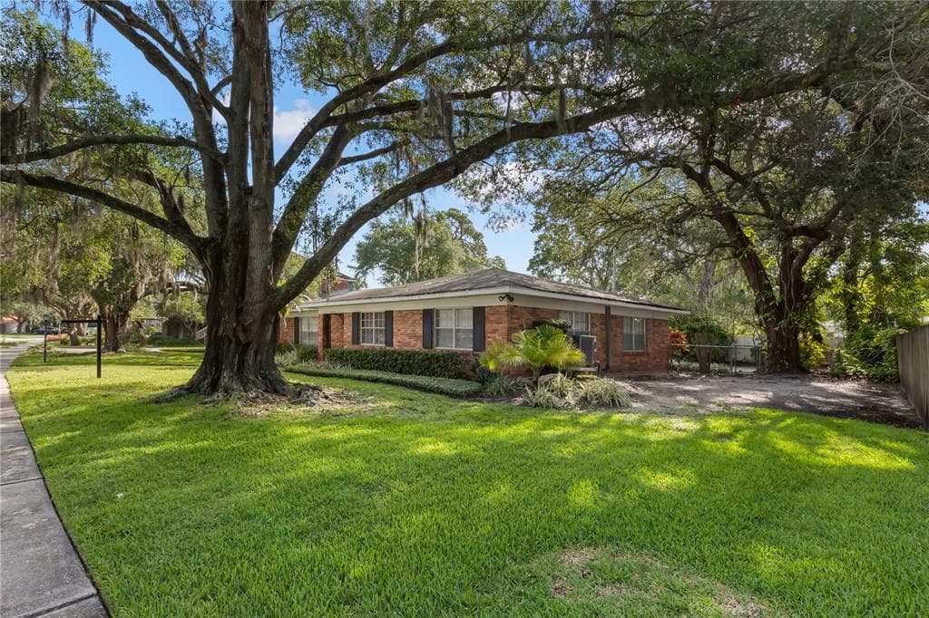 2618 S BRYANT CIRCLE TAMPA, FL 33629