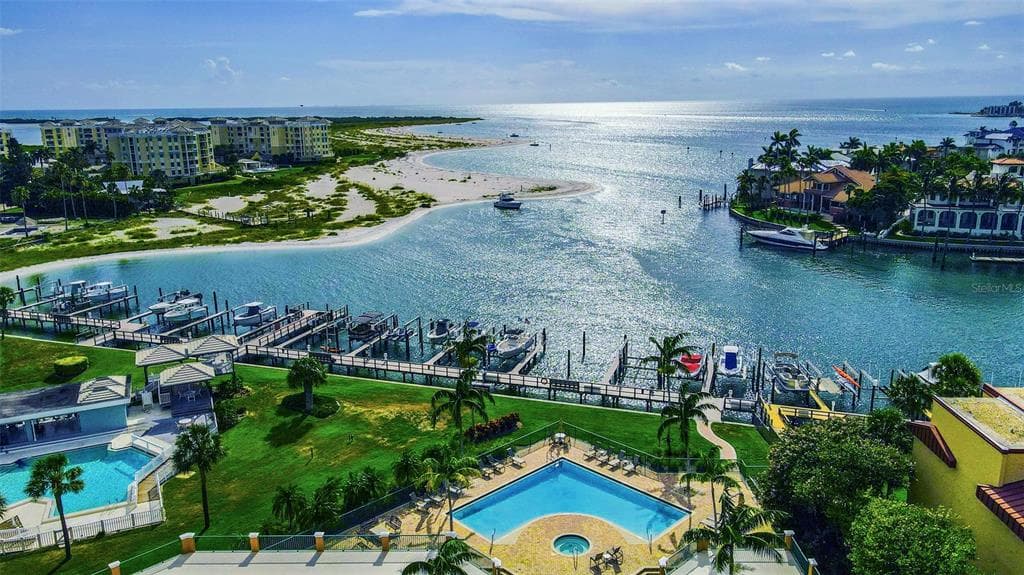 1090 PINELLAS BAYWAY S UNIT B8 TIERRA VERDE, FL 33715
