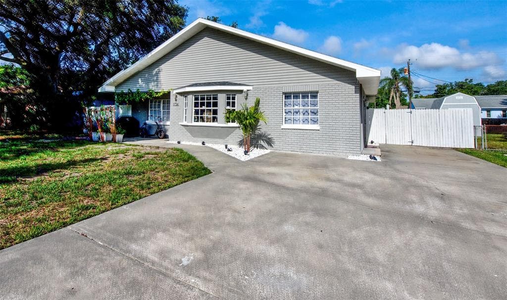 1736 LUCAS DRIVE