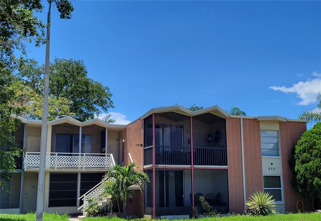 606 S BETTY LANE UNIT 5 CLEARWATER, FL 33756