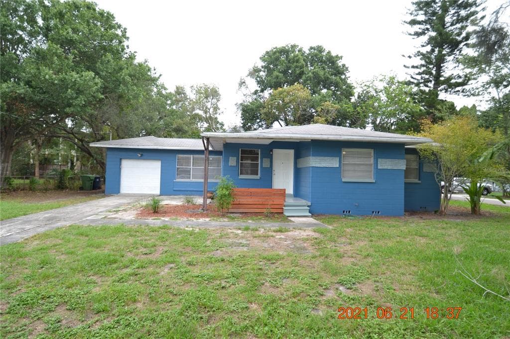 2801 SANDERS DRIVE TAMPA, FL 33611