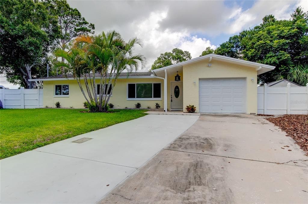 10049 BAHAMA COURT SEMINOLE, FL 33776