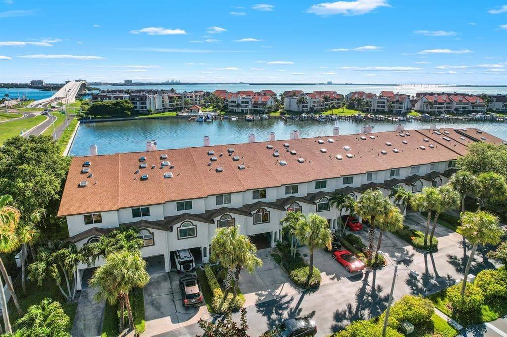 107 YACHT CLUB LANE TIERRA VERDE, FL 33715