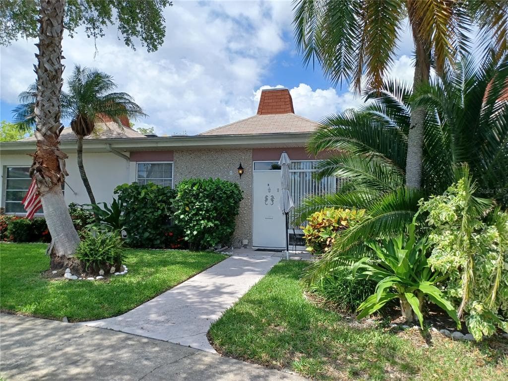 4318 TAHITIAN GARDENS CIRCLE UNIT B HOLIDAY, FL 34691