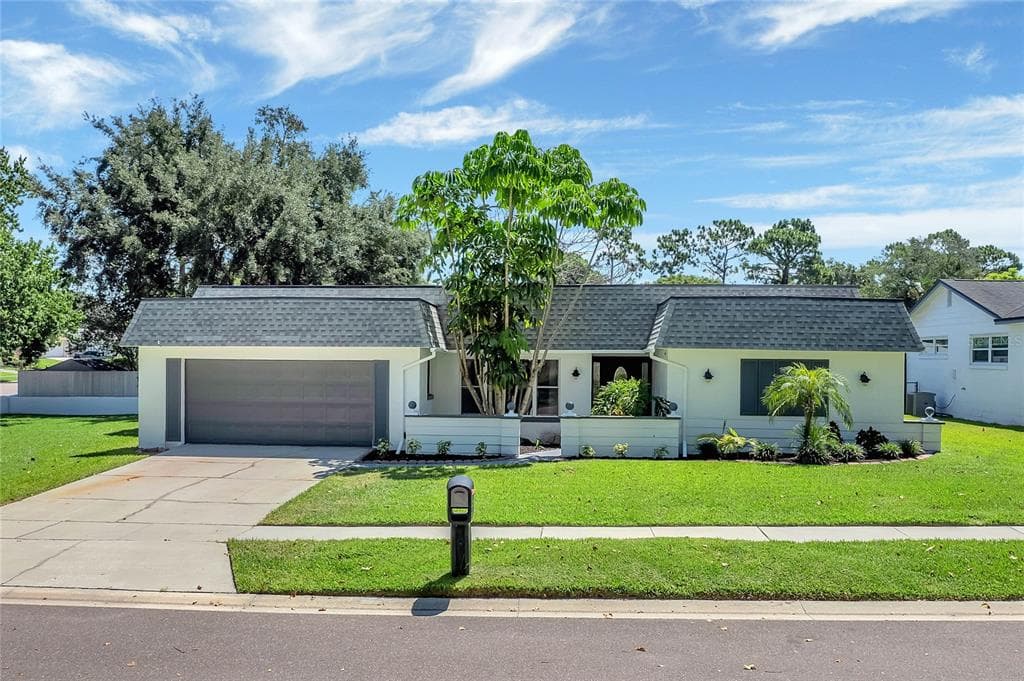 521 BAYWOOD COURT ALTAMONTE SPRINGS, FL 32714
