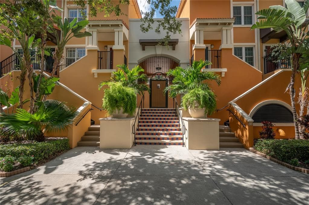 200 4TH AVENUE S UNIT 214 ST PETERSBURG, FL 33701