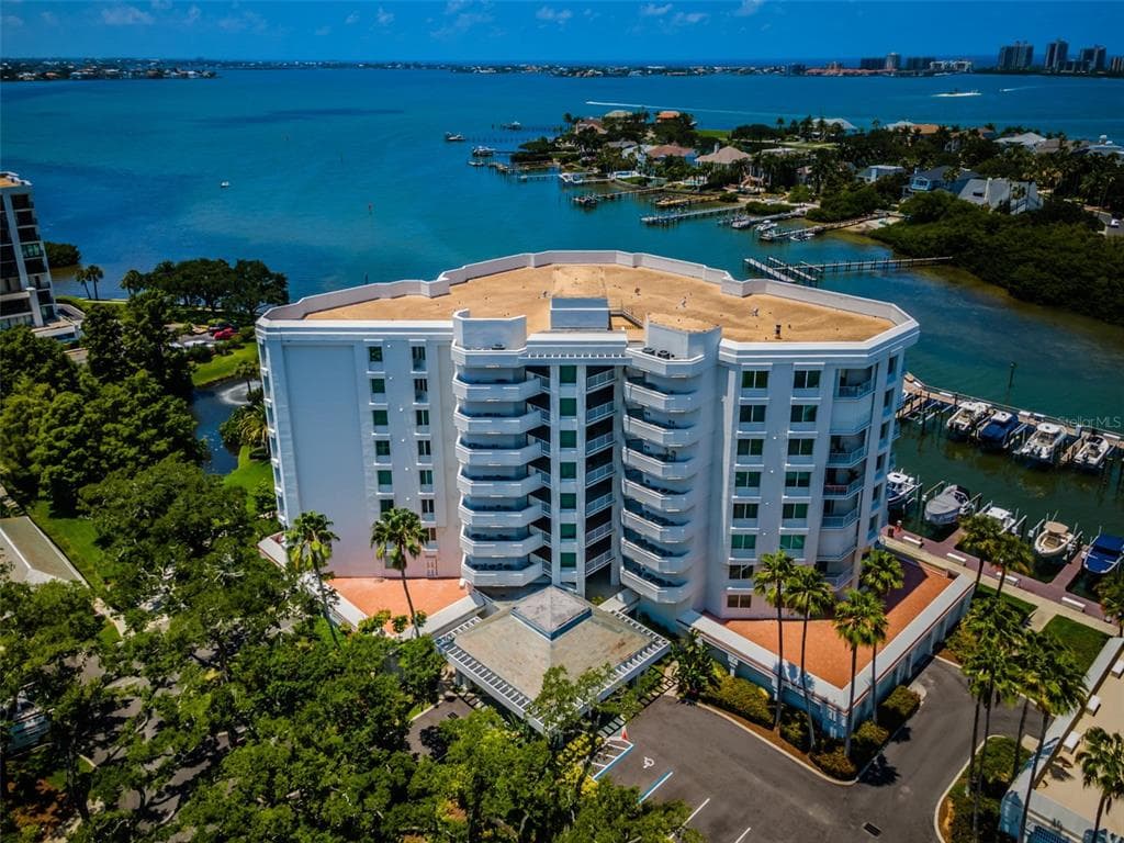 1 SEASIDE LANE UNIT 802 BELLEAIR, FL 33756