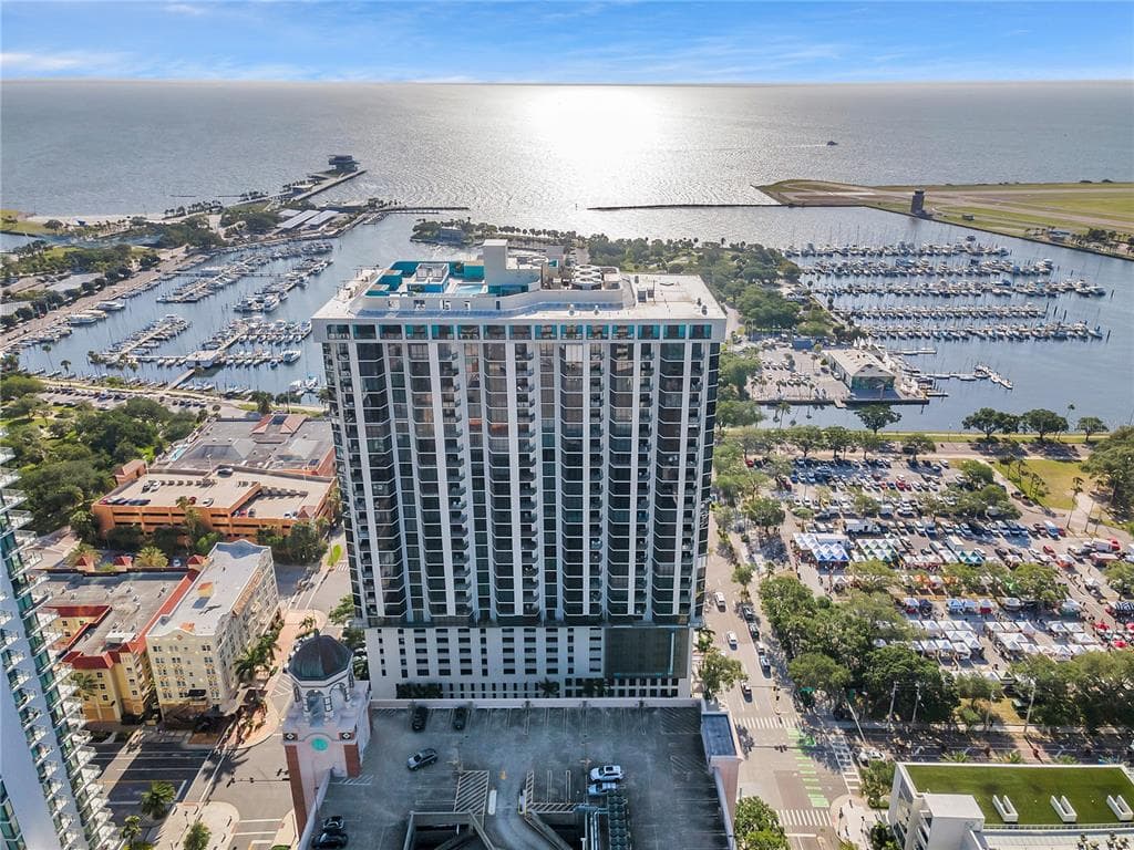 1 BEACH DRIVE SE UNIT 1810 ST PETERSBURG, FL 33701