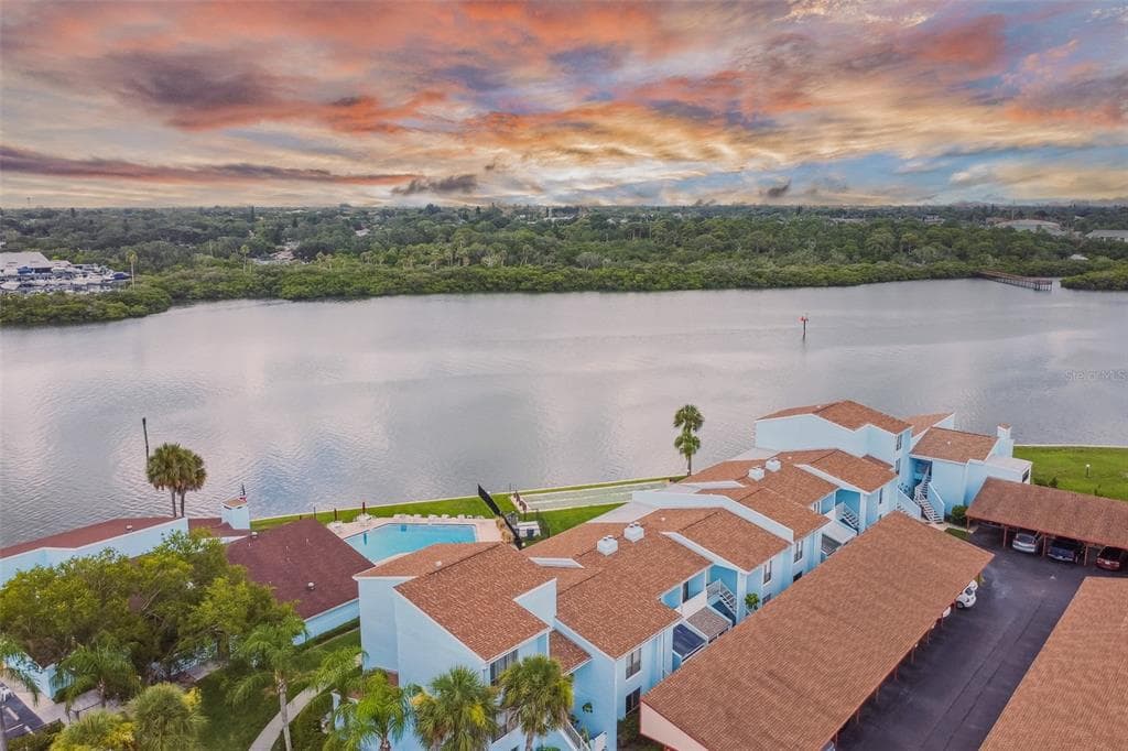 1 WINDRUSH BOULEVARD UNIT 5 INDIAN ROCKS BEACH, FL 33785