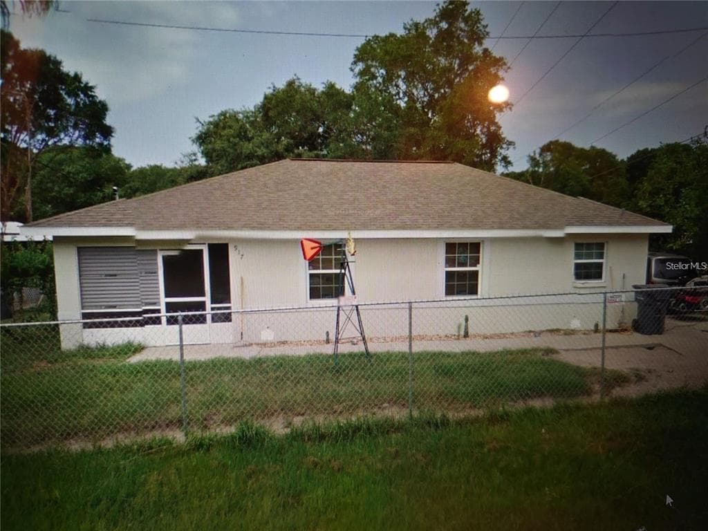 917 JENSEN AVENUE LAKELAND, FL 33815