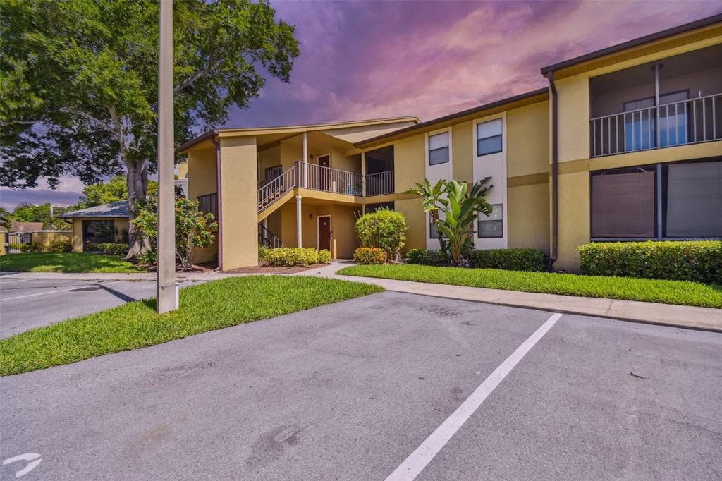 10195 SAILWINDS BOULEVARD N UNIT 201 LARGO, FL 33773