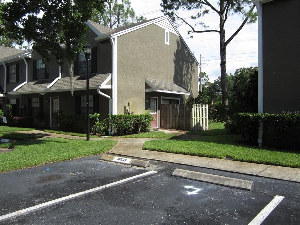 16537 LAKE BRIGADOON CIRCLE TAMPA, FL 33618