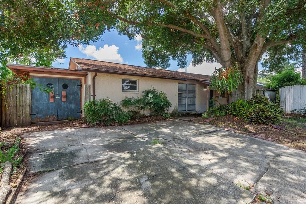 8702 MARLIN COURT TAMPA, FL 33634