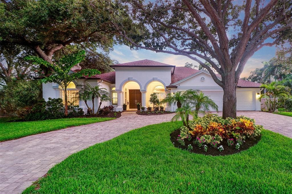 224 TOLEDO WAY NE ST PETERSBURG, FL 33704