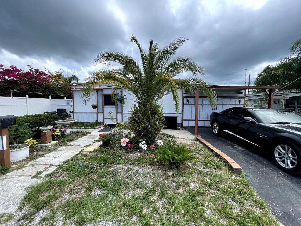 1852 HOYLE DRIVE HOLIDAY, FL 34691
