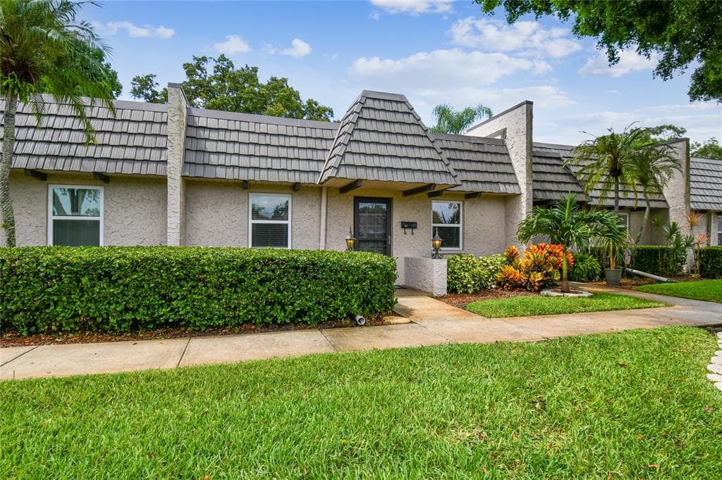 102 CORDOVA GREEN UNIT 102 LARGO, FL 33777