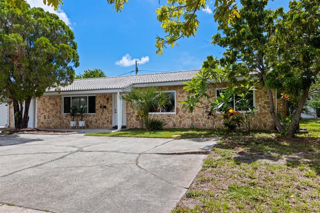 6025 16TH STREET N ST PETERSBURG, FL 33703