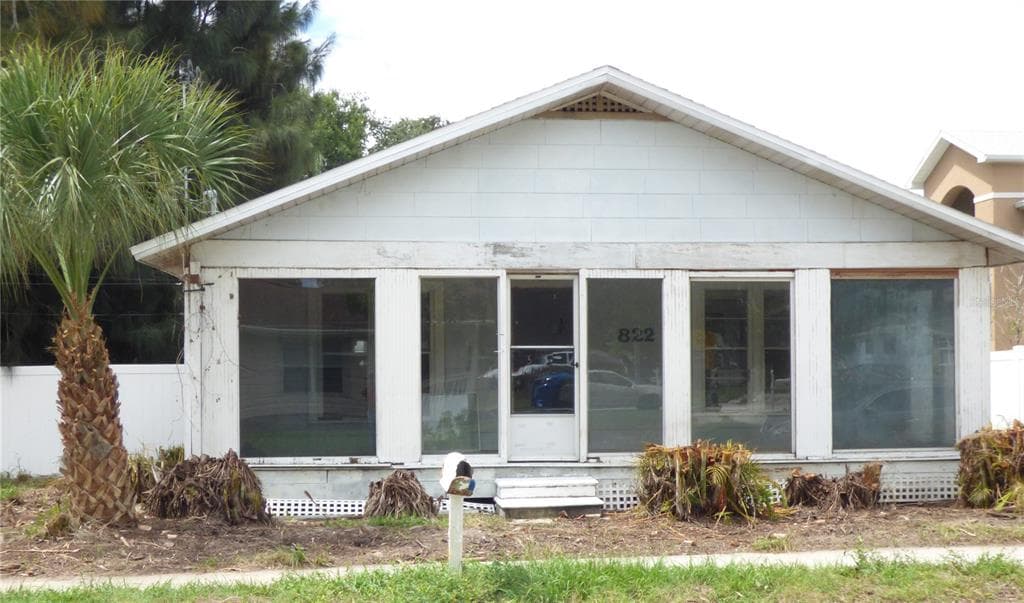 822 WOODLAWN STREET CLEARWATER, FL 33756