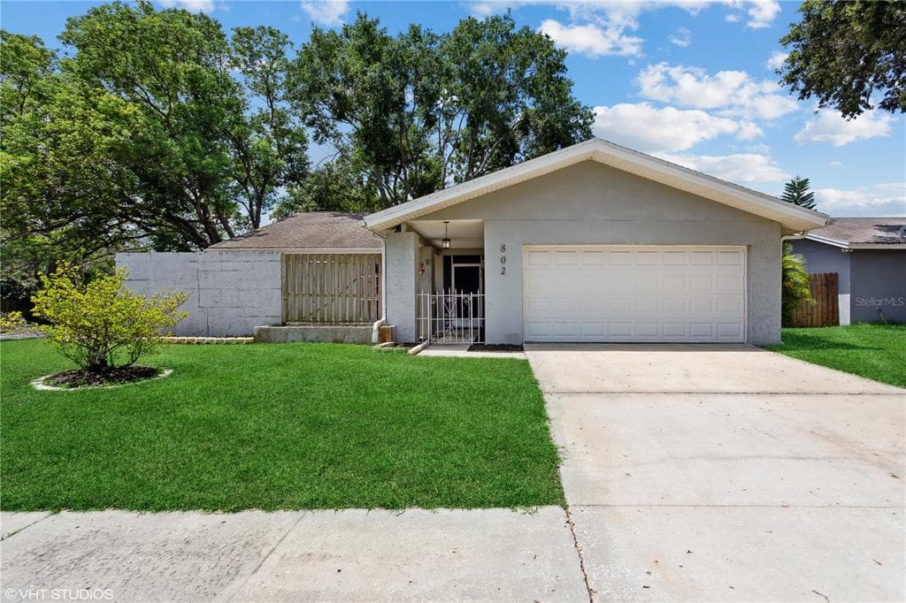 802 ATTACHE COURT TAMPA, FL 33613