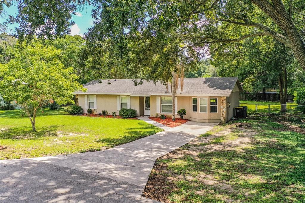 5440 HILL N DALE LANE LAKELAND, FL 33812