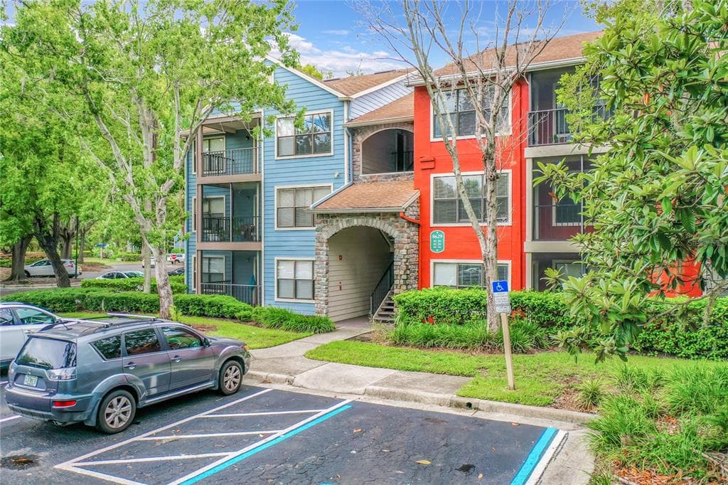 8629 BONAIRE BAY LANE UNIT 202 TAMPA, FL 33614