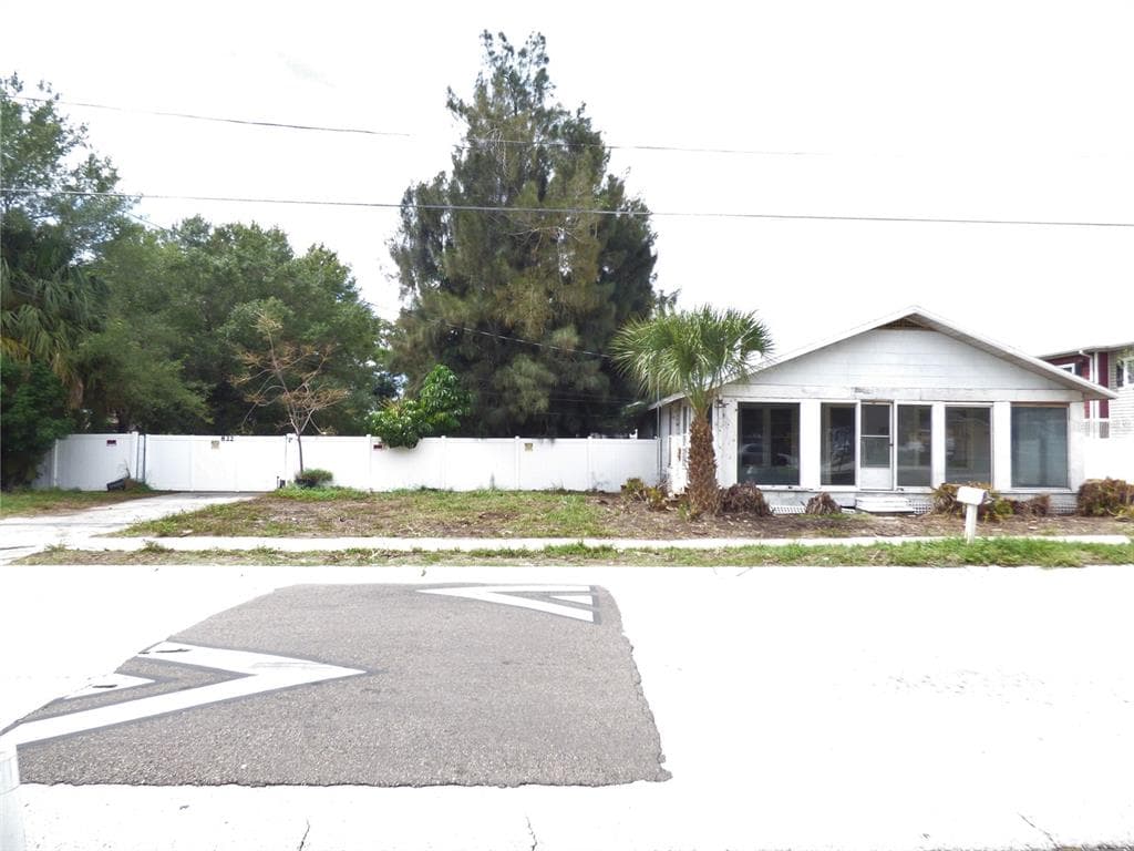 822 WOODLAWN STREET CLEARWATER, FL 33756