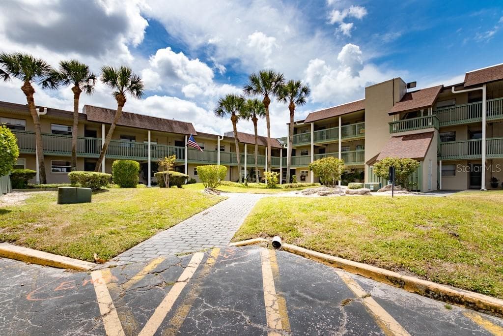 1028 APOLLO BEACH BOULEVARD UNIT 312 APOLLO BEACH, FL 33572