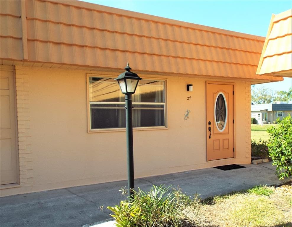 1801 BEDFORD LANE UNIT 27 SUN CITY CENTER, FL 33573