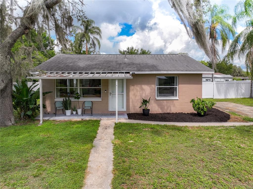 122 AUBURN ROAD AUBURNDALE, FL 33823