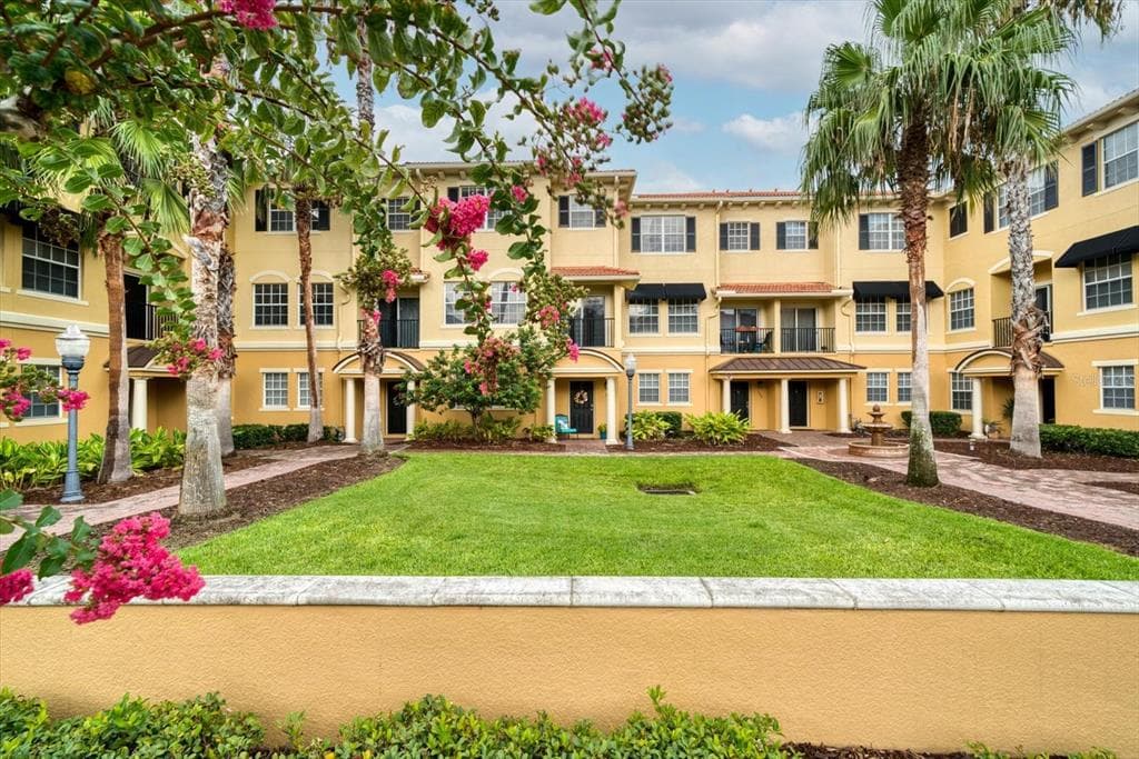 528 JASMINE WAY CLEARWATER, FL 33756
