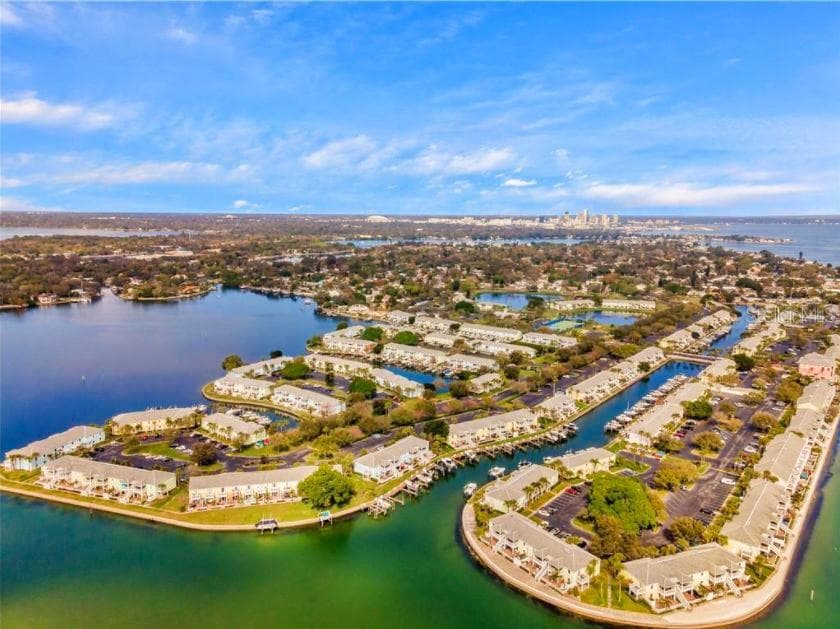 5202 BEACH DRIVE SE UNIT B ST PETERSBURG, FL 33705