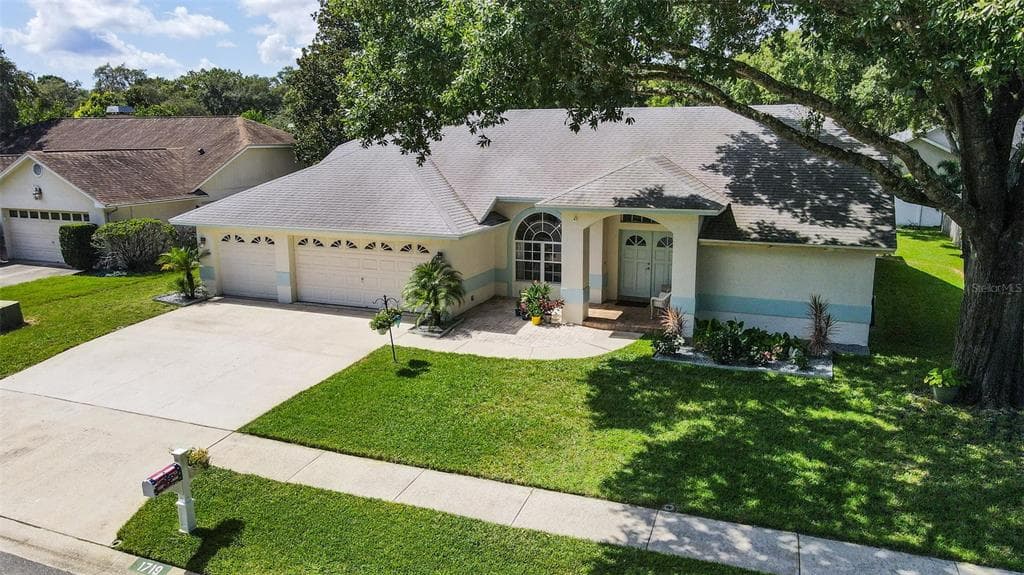 1719 WOODPOND WAY LUTZ, FL 33559