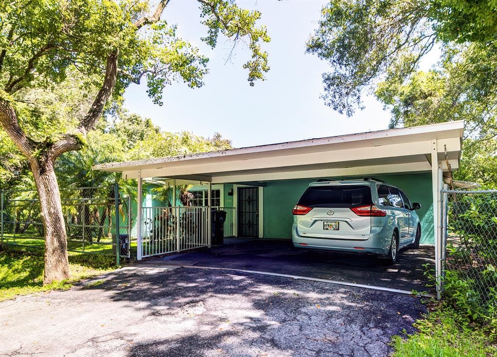 6904 WESTINGHOUSE AVENUE TAMPA, FL 33619