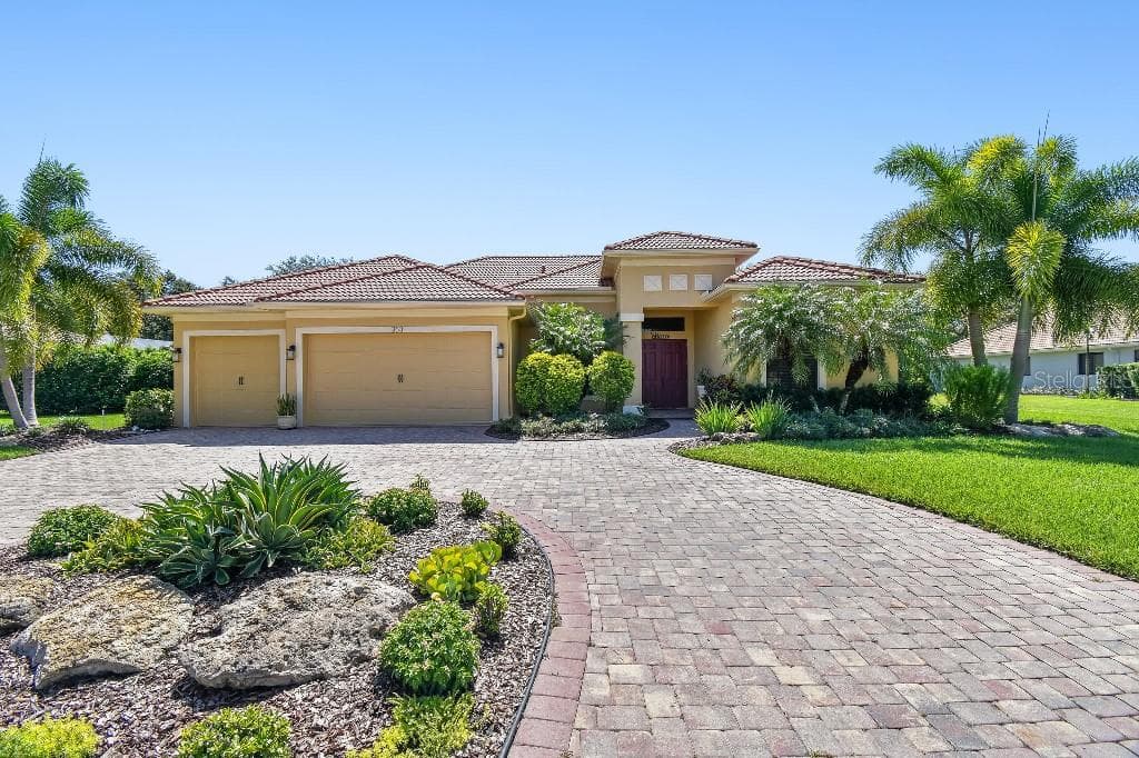 353 BLACKBIRD COURT BRADENTON, FL 34212