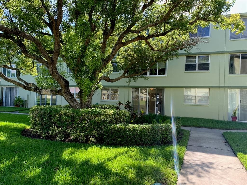 4710 BAY STREET NE UNIT 111 ST PETERSBURG, FL 33703
