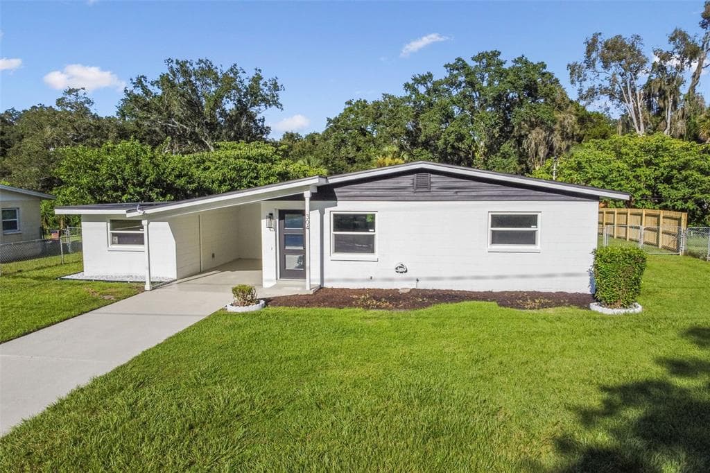 304 W PAPAYA DRIVE TAMPA, FL 33619
