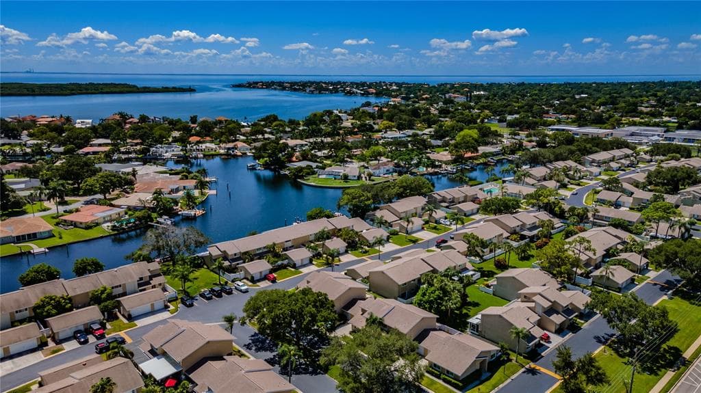 1640 CAPE HOPE AVENUE NE UNIT 4 ST PETERSBURG, FL 33702