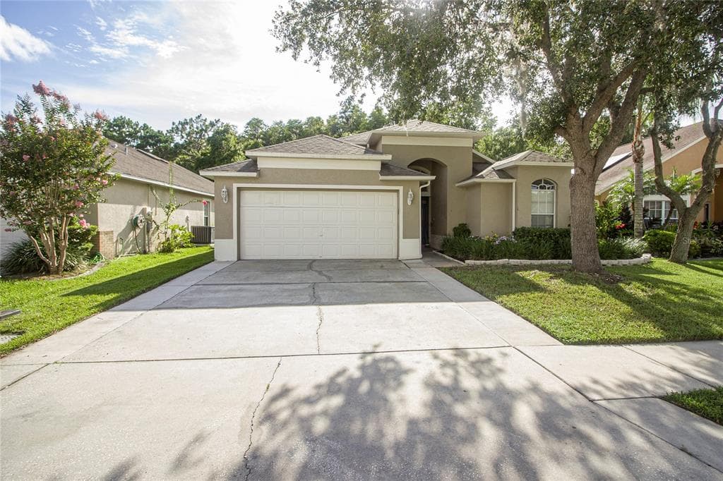 1327 CRIMSON CLOVER LANE WESLEY CHAPEL, FL 33543