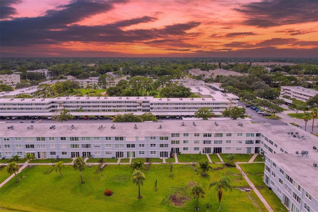 4895 BAY ST NE UNIT 114 ST PETERSBURG, FL 33703