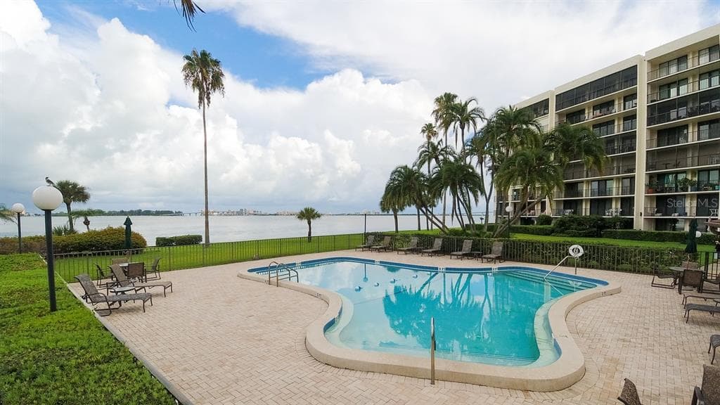 100 OAKMONT LANE UNIT 605 BELLEAIR, FL 33756