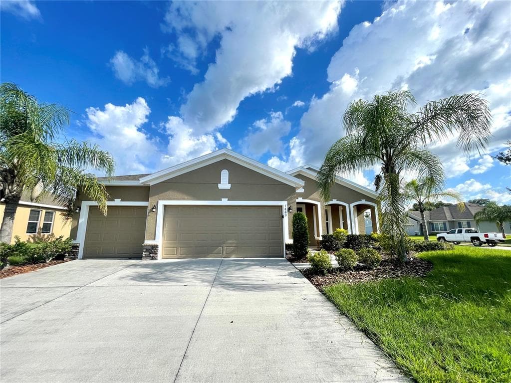 1863 SKYVIEW DRIVE AUBURNDALE, FL 33823