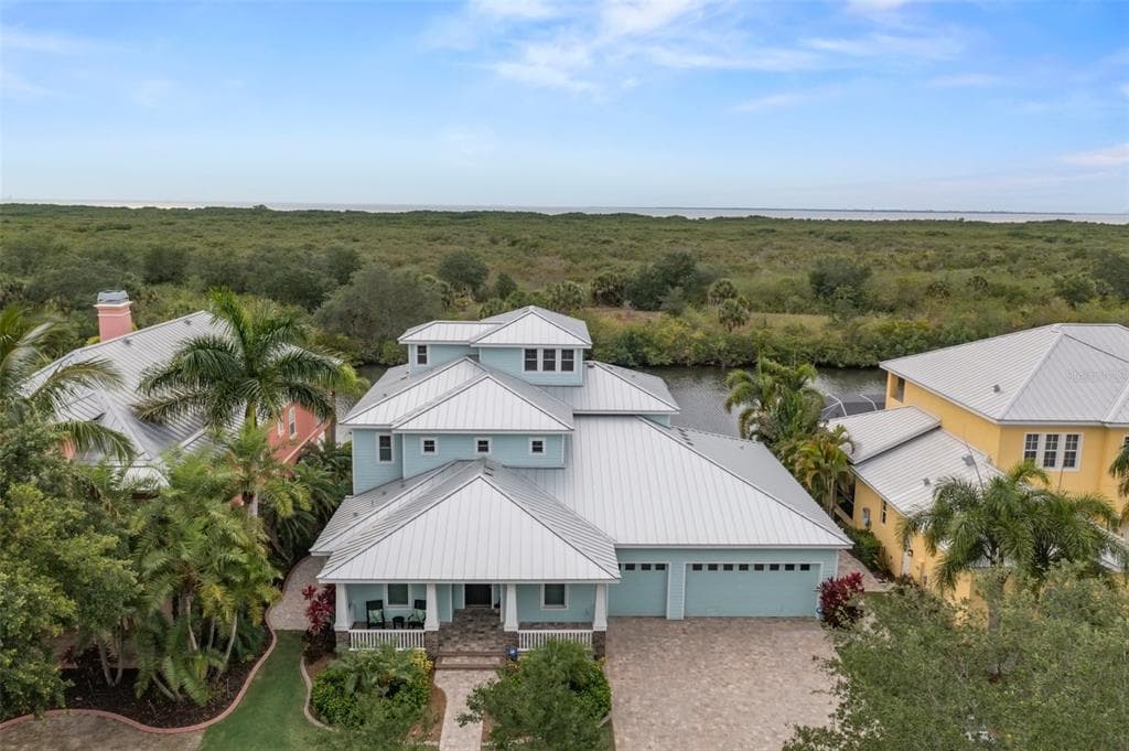 823 ISLEBAY DRIVE APOLLO BEACH, FL 33572