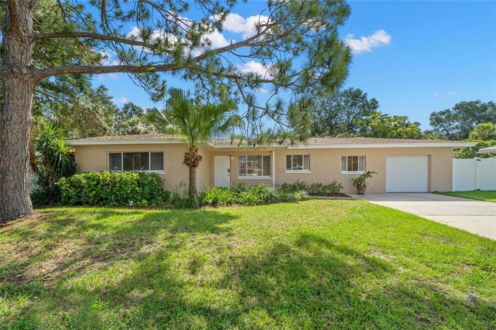 264 OVERBROOK STREET W BELLEAIR BLUFFS, FL 33770
