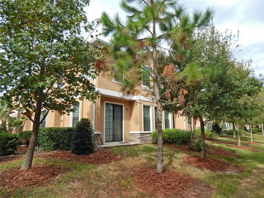 5718 KINGLETSOUND PLACE LITHIA, FL 33547