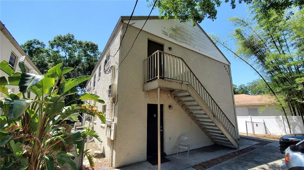 8804 N ORANGEVIEW AVENUE UNIT C TAMPA, FL 33617