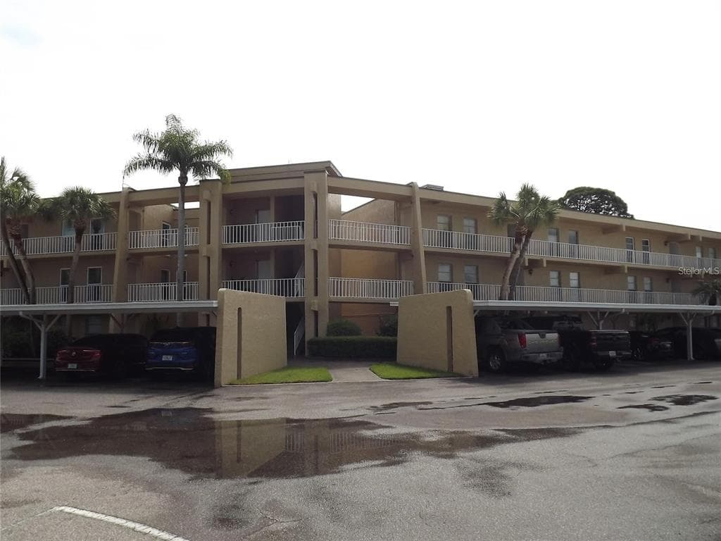 225 COUNTRY CLUB DRIVE UNIT D337 LARGO, FL 33771