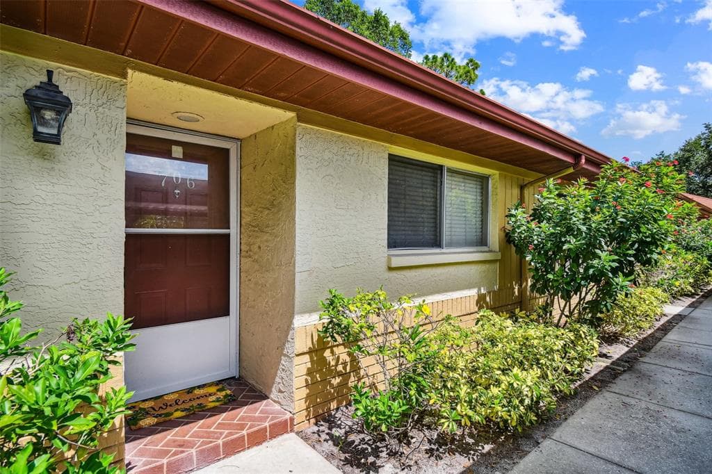 2460 NORTHSIDE DRIVE UNIT 706 CLEARWATER, FL 33761