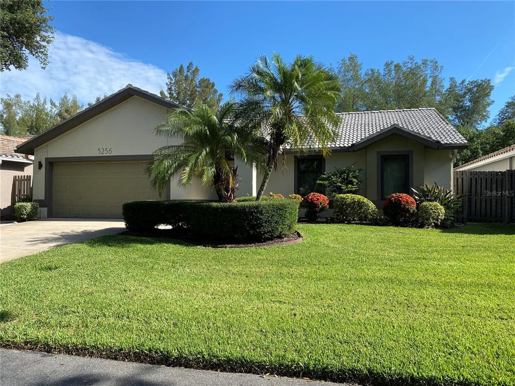 5256 WHITE SAND CIRCLE NE ST PETERSBURG, FL 33703
