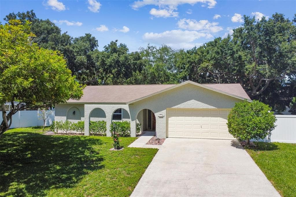 8164 COACHLIGHT CIRCLE SEMINOLE, FL 33776